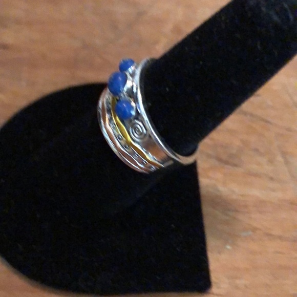 Lapis lazuli wide band ring size 7. The ring has two bands one gold & one Copper - Picture 2 of 2